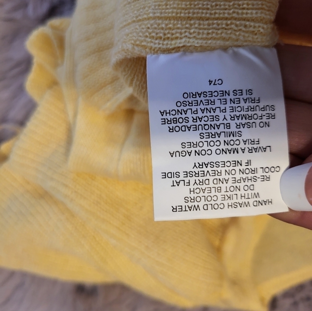 Lily White Yellow Ribbed V-Neck Sweater Top Large - Picture 7 of 7